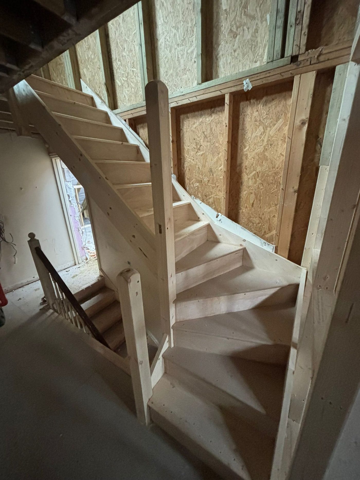 Oak staircase with frameless glass balustrade